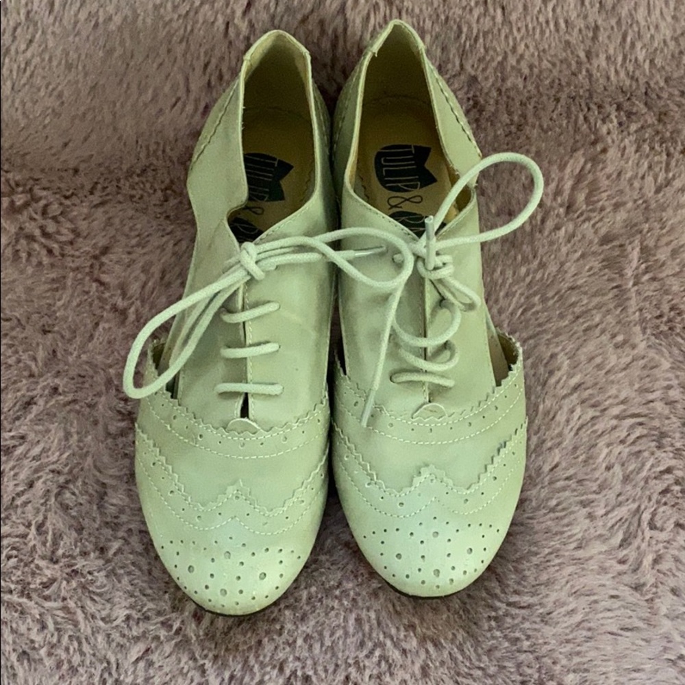 NWOT Francesca’s Tulip & Rain Open Side Loafers